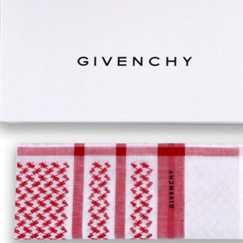 عرض ثلاثة أشمغة جيفنشي