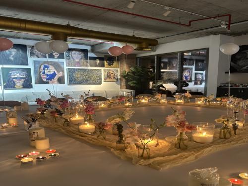 Flowers and candle 17 april 2025