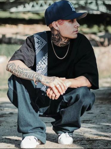 تي شيرت أسود سادة ابو رقبه جودة عاليه