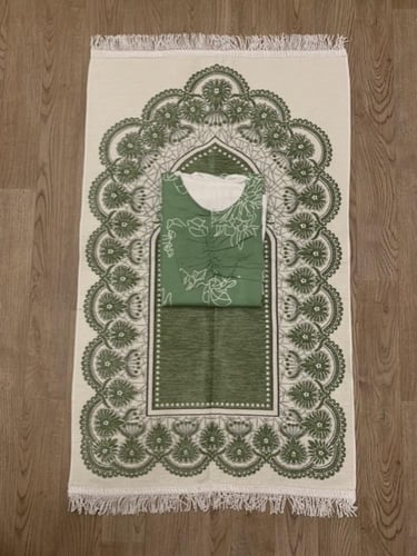 طقم شرشف وسجادة ومصحف