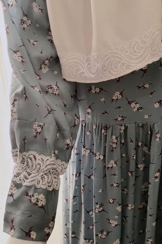 صغيرة 11 - 15 سنة