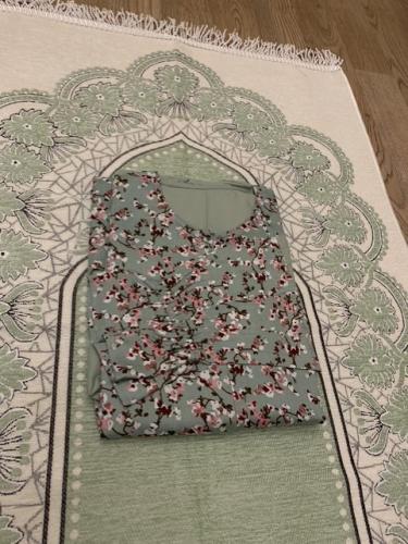 طقم شرشف وسجادة