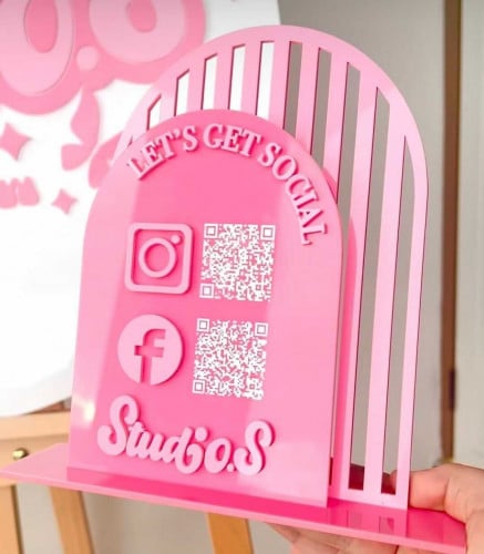 باركود المواقع التواصل الاجتماعي مع اسم المتجر