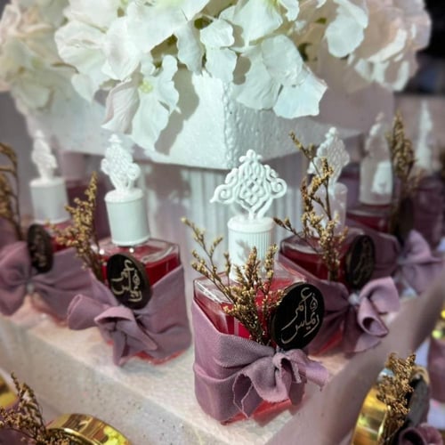 توزيعات الاوركيد و الورد 24 قطع مع الفلين وتغريسة