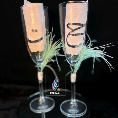 طقم ملكة مع تنسيق الريش