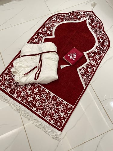 طقم كامل مع شرشف الصلاة