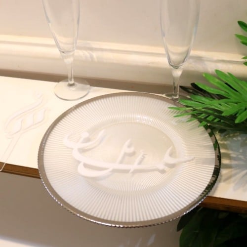 اسماء العروسين لزينة صحن الكيك