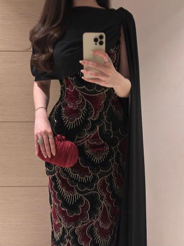 فستان مخمل مطرز بوشاح جانبي