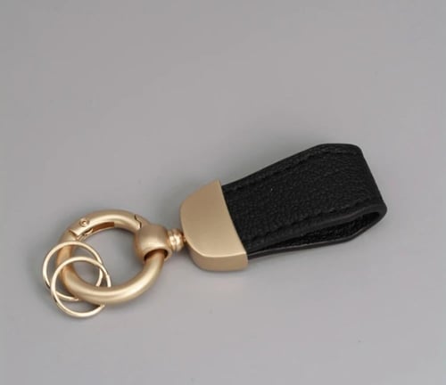 ميدالية مفاتيح جلد