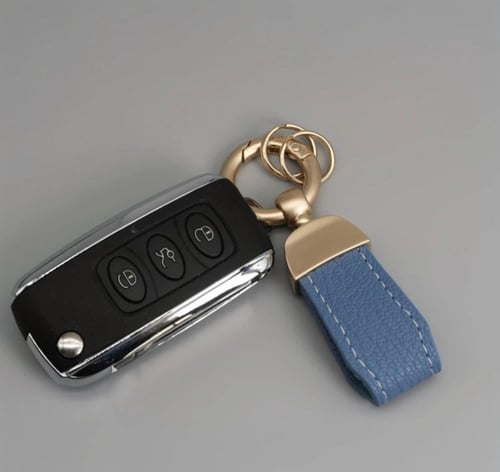 ميدالية مفاتيح جلد