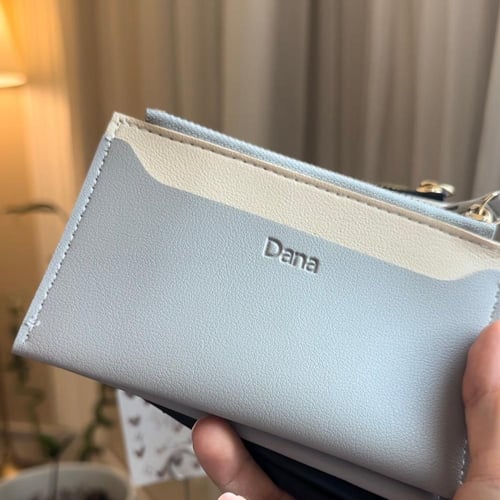 محفظة بأماكن للنقود والبطاقات مع حفر الاسم