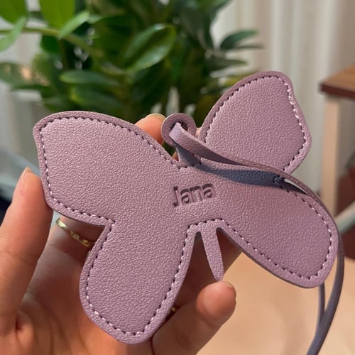 تعليقة جلد شكل فراشة