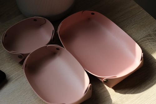 سلة جلد لمكتبك او منزلك او توزيعات بالأسم اوالأحرف...