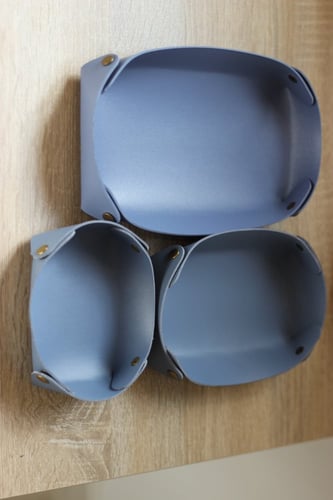 سلة جلد لمكتبك او منزلك او توزيعات بالأسم او الأحر...