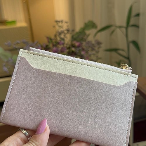 محفظة بأماكن للنقود والبطاقات مع حفر الاسم