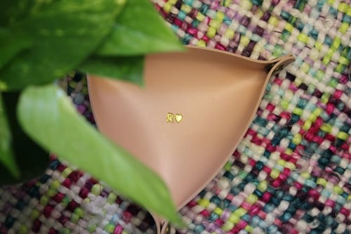 سلة جلد مع كتابة الأسم