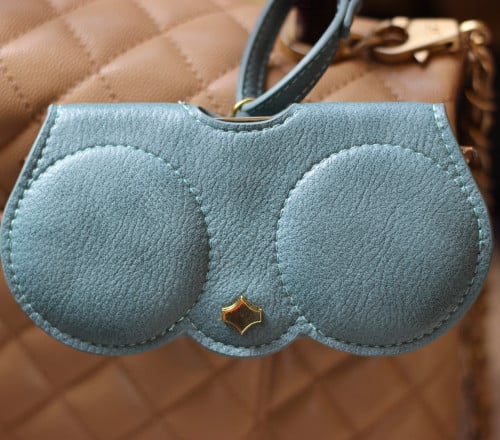 حامل نظارات زيتي من الداخل قماش يحمي النظاره من ال...