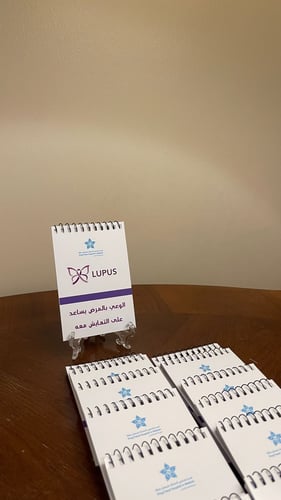 نوتة (A7) مع شعار
