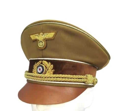 طاقية الرسام النمساوي