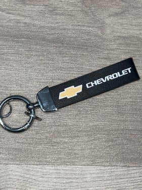 ميدالية شفرولية جلد