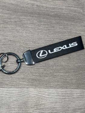 ميدالية لكزز جلد