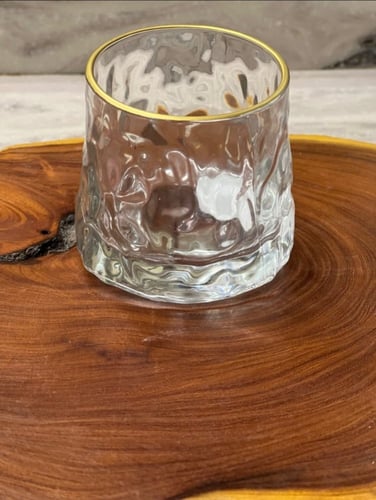 كوب رقاص ثلجي مع قاعدة خشبية