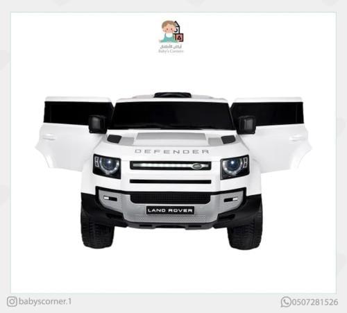 لاند روفر دفندر كبير أبيض مع لوحة باسم المولود
