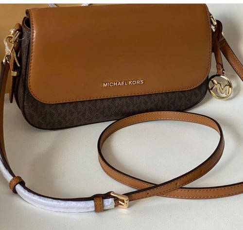 شنطة نسائية من مايكل كورس