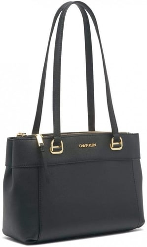 شنطة نسائية من كالفن كلاين