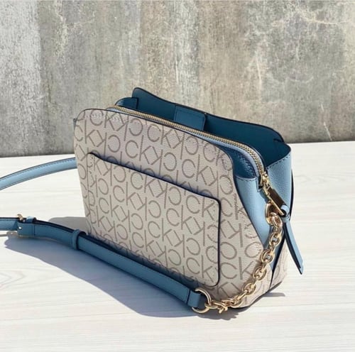 شنطة نسائية من كالفن كلاين