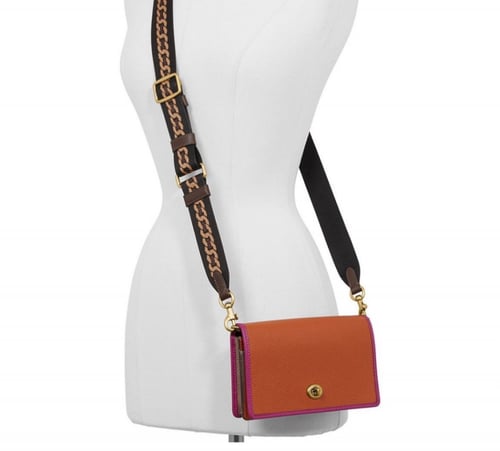 شنطة نسائية من كوتش