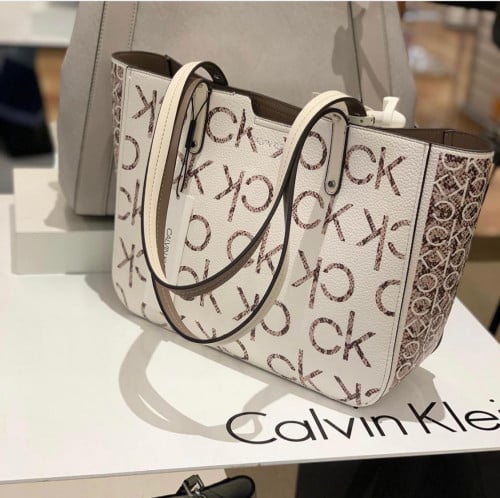 شنطة نسائية من كالفن كلاين