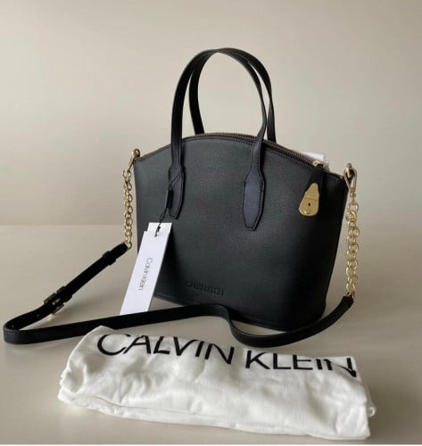 شنطة نسائية من كالفن كلاين اسود