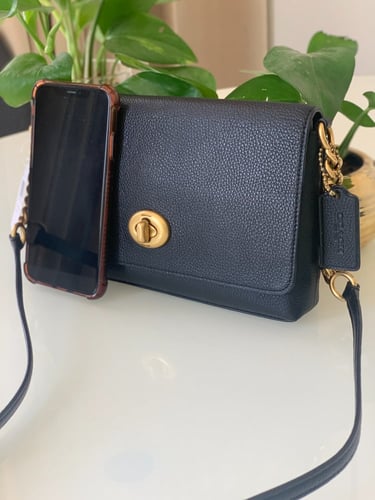 شنطة نسائية من كوتش