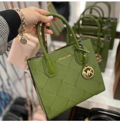 شنطة نسائية من مايكل كورس