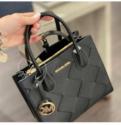 شنطة نسائية من مايكل كورس