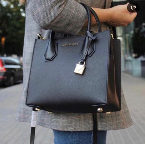 شنطة نسائية من مايكل كورس