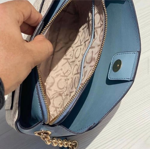 شنطة نسائية من كالفن كلاين