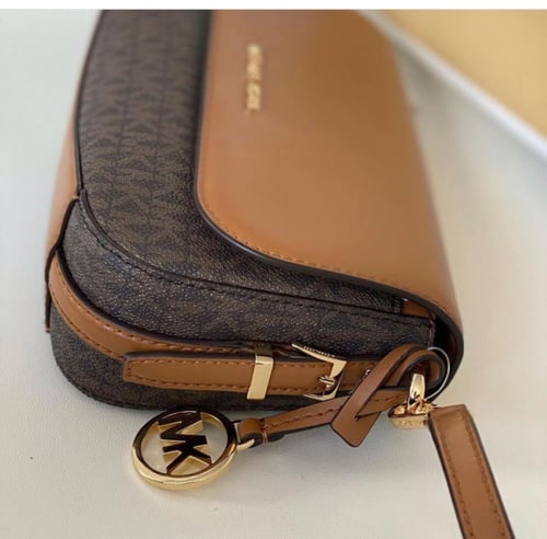 شنطة نسائية من مايكل كورس