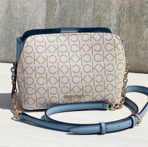 شنطة نسائية من كالفن كلاين