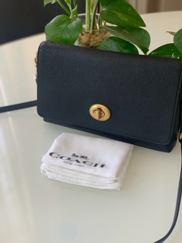 شنطة نسائية من كوتش