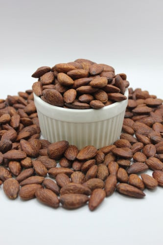 لوز محمص مدخن