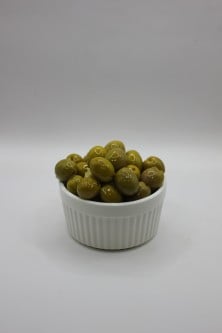 زيتون أخضر محشي ليمون