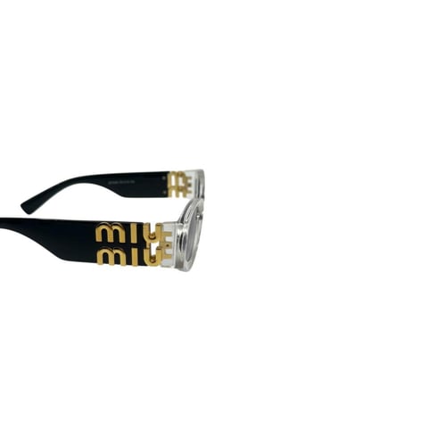 نظارة شمسية نسائية بتصميم فاخر من Miu Miu