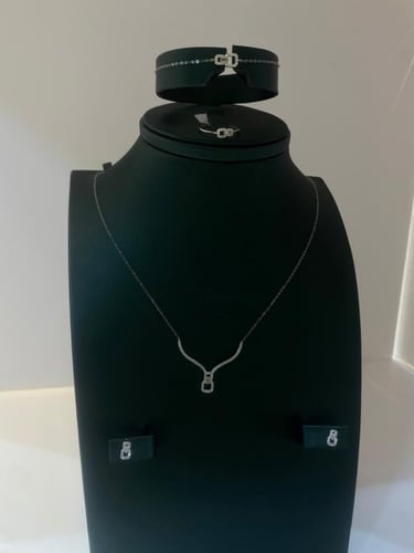 طقم ابيض عيار 18