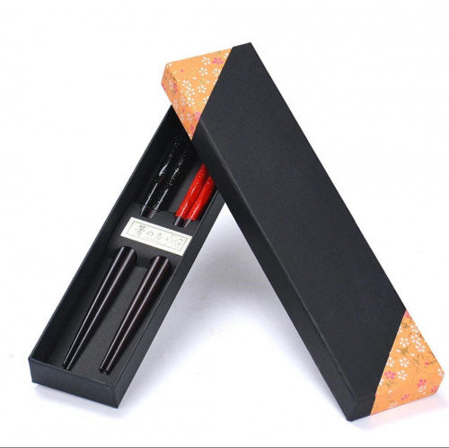 اعواد طعام في علبه انيقه