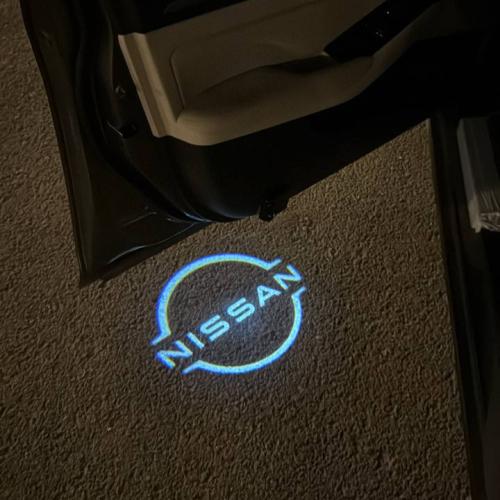 عدسة ( نيسان )