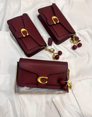 كوتش تابي ميني مقاس 20 مع ميدالية كرز