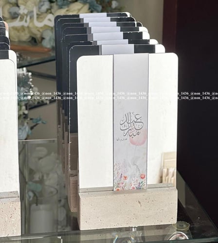 مرايا بقاعدة رخام مع الثيم