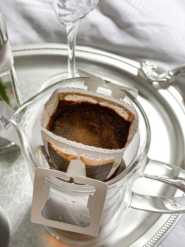 قهوة مختصة داخل ظرف